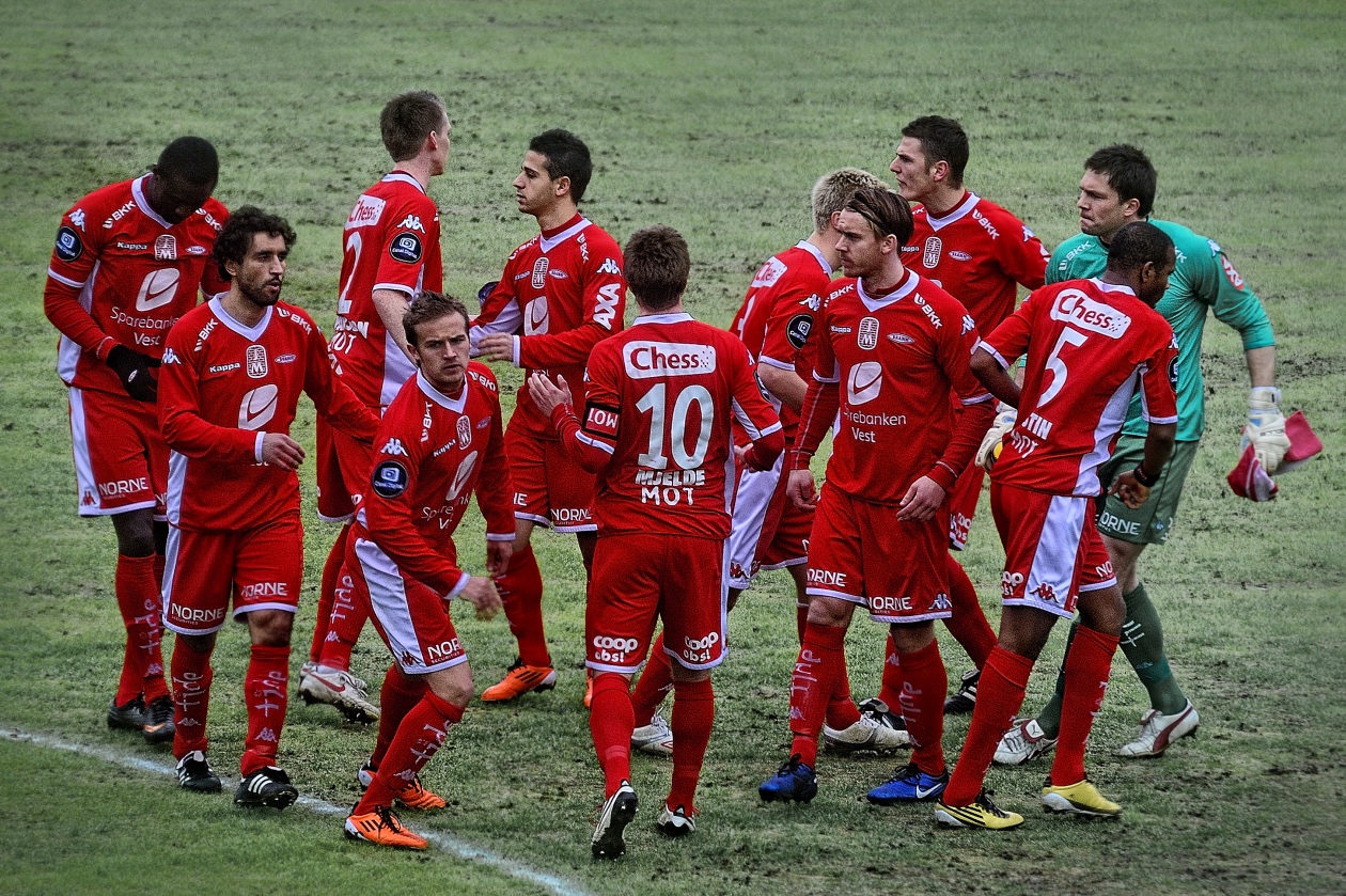 Maybe you would like to learn more about one of these? Sk Brann Kit - SK Brann Club Guide: Fjord Football